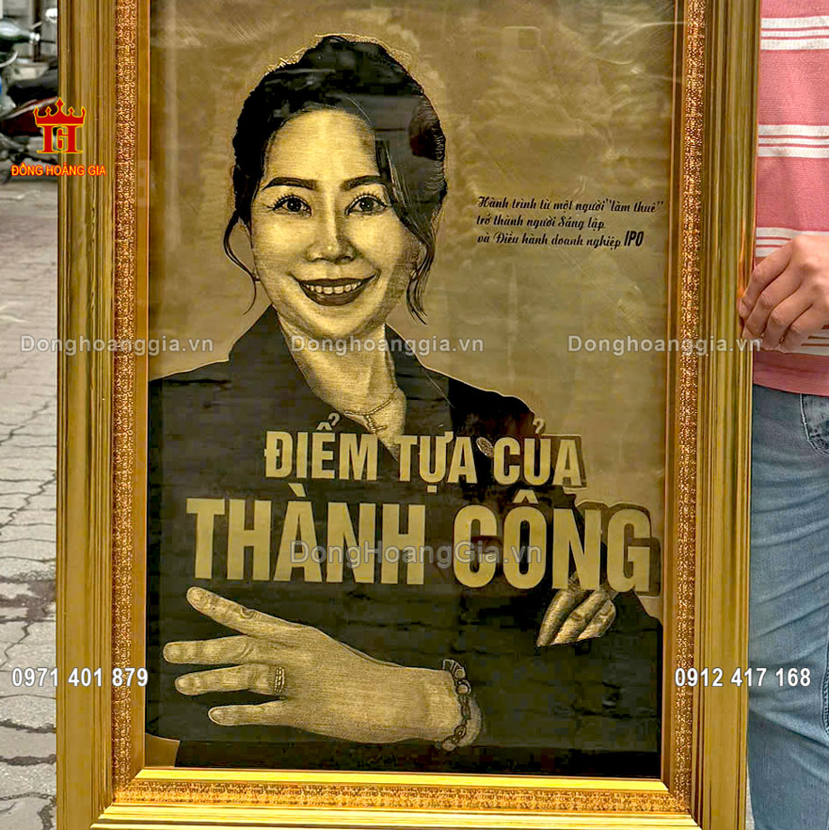 Tranh chân dung được chế tác chuẩn theo ảnh mẫu khách hàng cung cấp